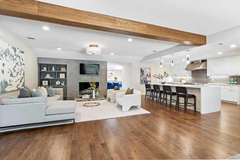 Property Photo: 5948 Melshire Drive TX 75230