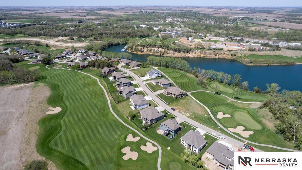 Property Photo: 325 S Lakeview Way NE 68003