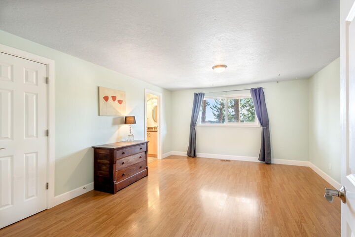 Property Photo:  19190 Pinehurst Road  OR 97703 