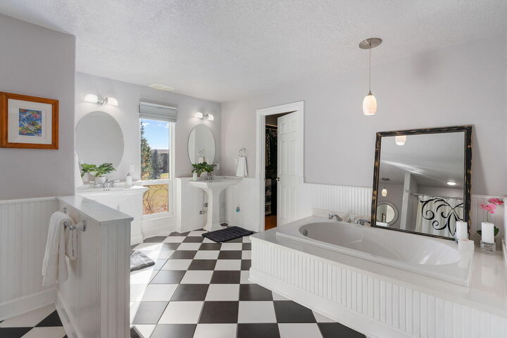 Property Photo: 19190 Pinehurst Road OR 97703