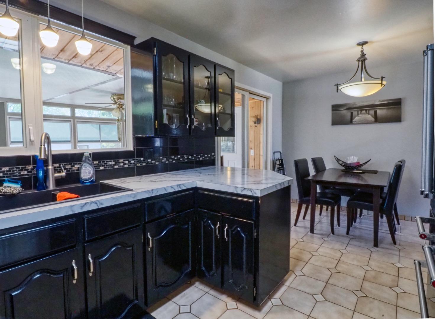 Photo de la propriété: 3429 55 Avenue AB T4N 5L4
