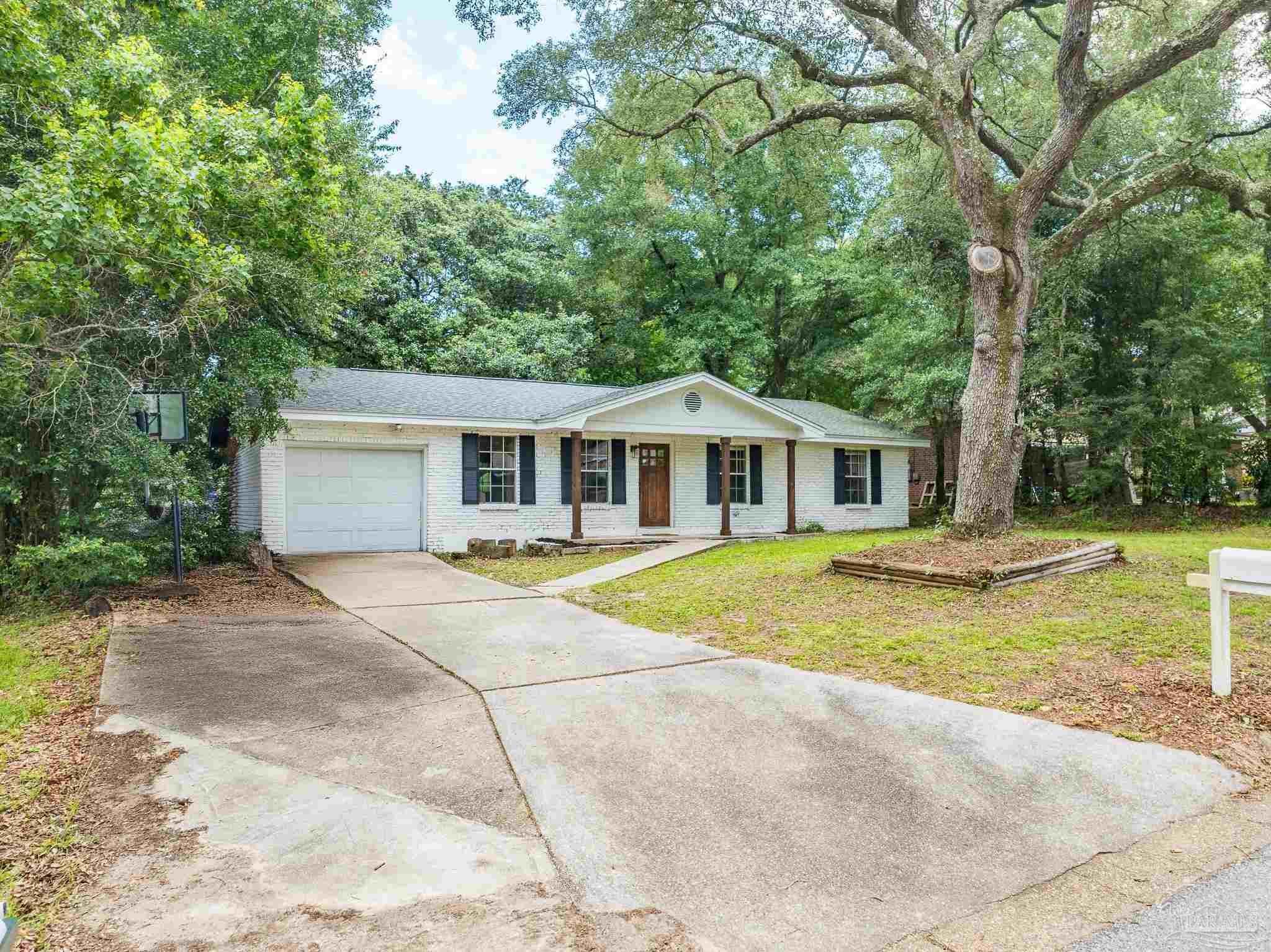 Property Photo: 6108 Walton St FL 32503