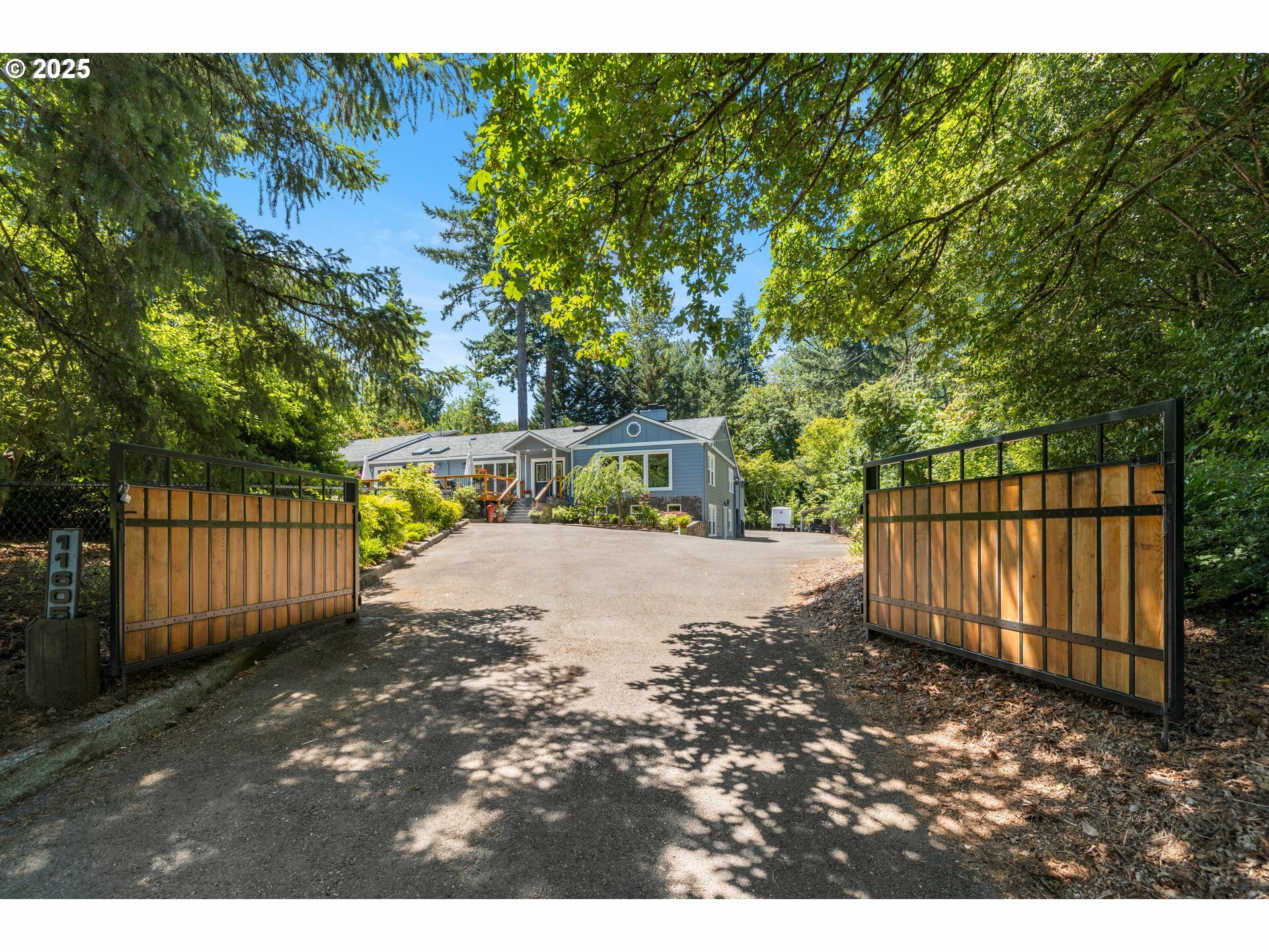 Property Photo: 11605 SW 35th Ave OR 97219