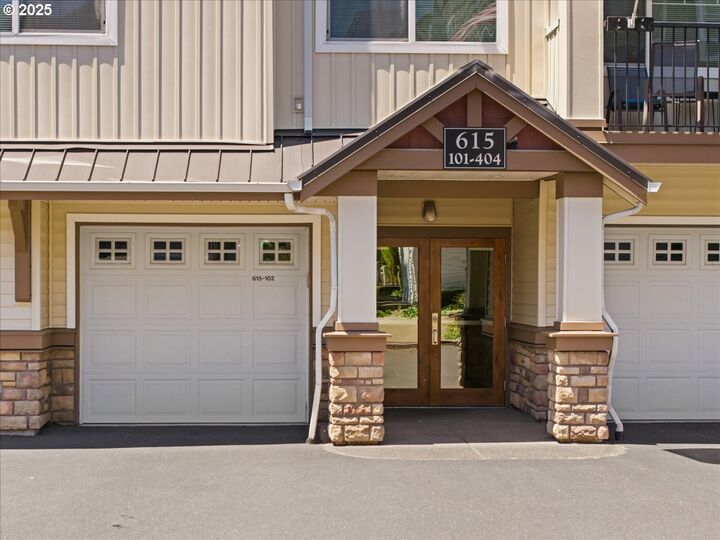 Property Photo: 615 NW Lost Springs Ter 102 OR 97229