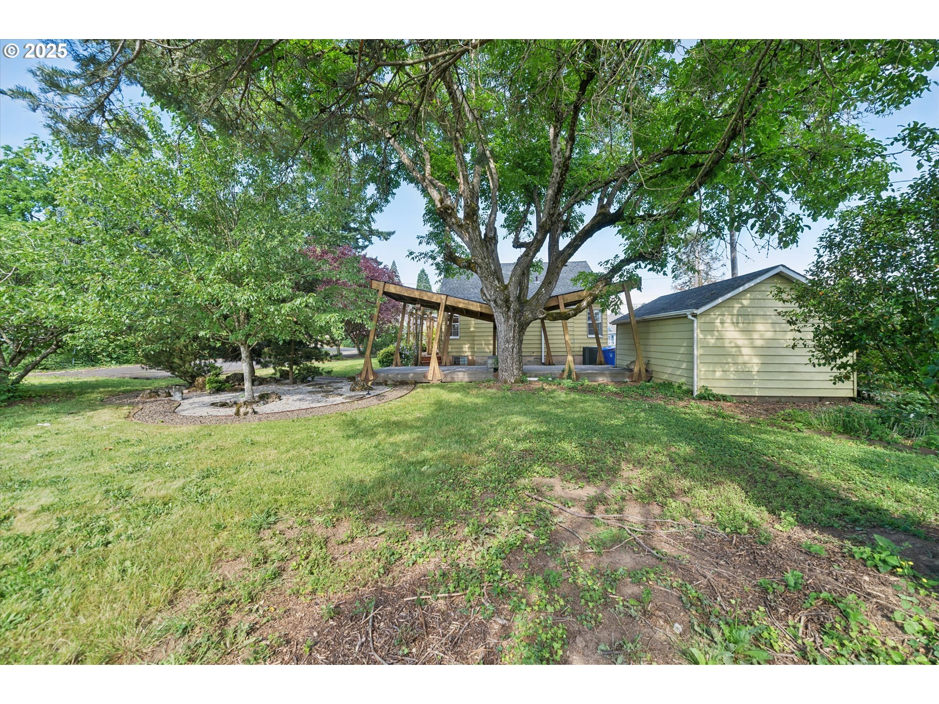 Property Photo: 4830 NE 60th Ave OR 97218
