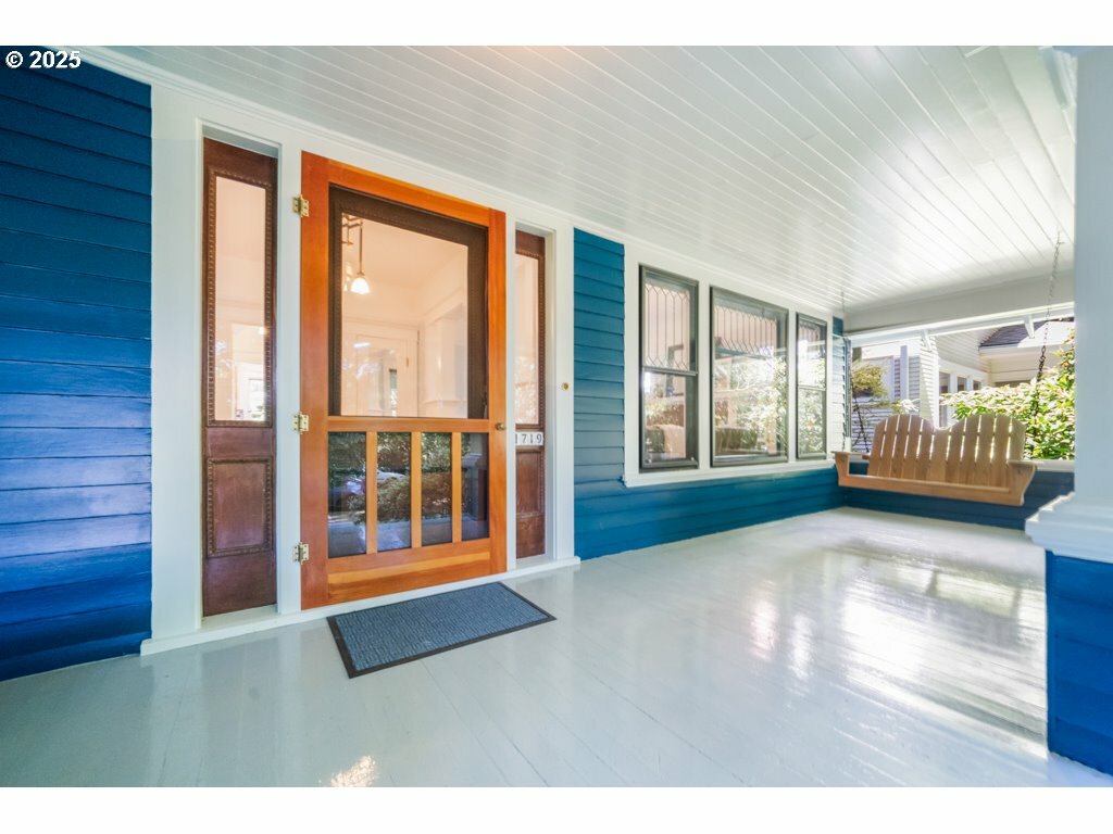 Property Photo: 1719 SE Ladd Ave OR 97214