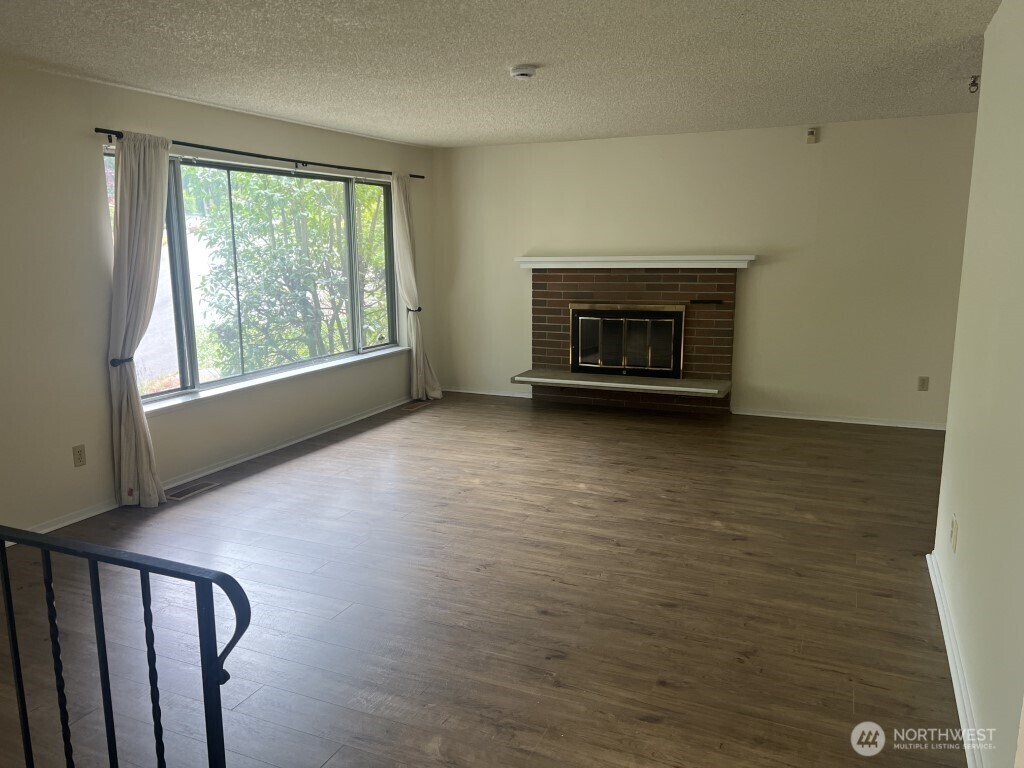 Property Photo: 16004 NE 57th Street WA 98052