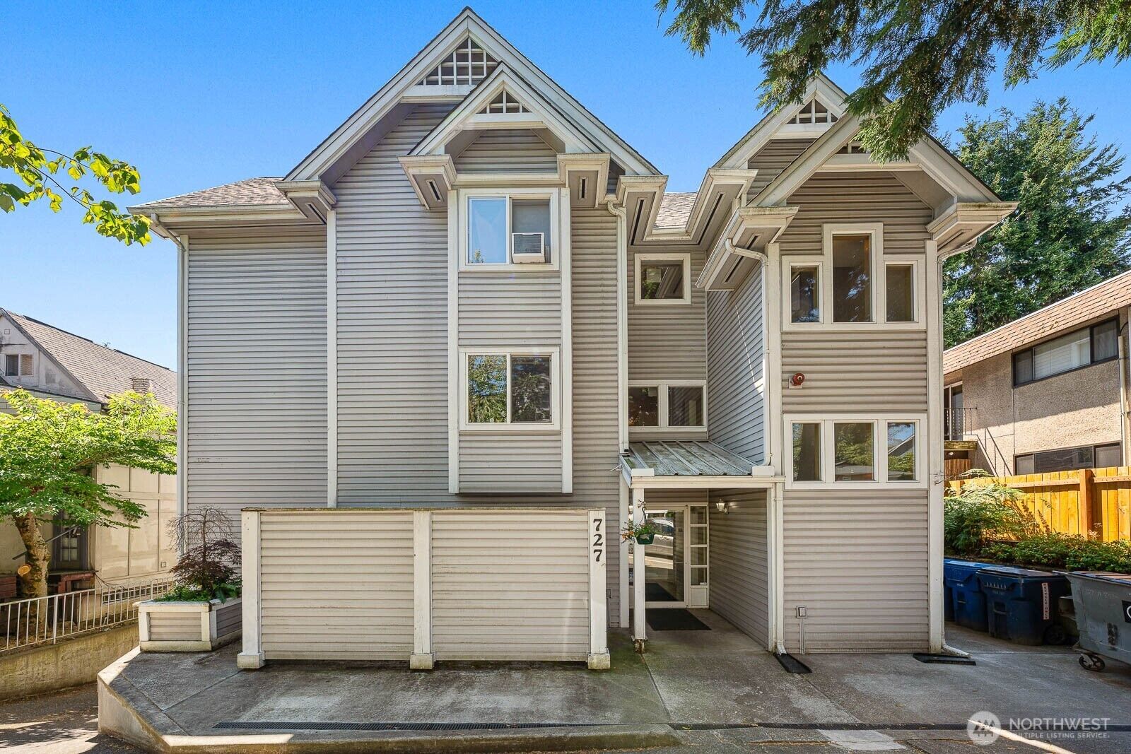 Property Photo: 727 N 85th Street 102 WA 98103