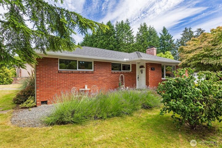 Property Photo: 7923 220th Street SW WA 98026