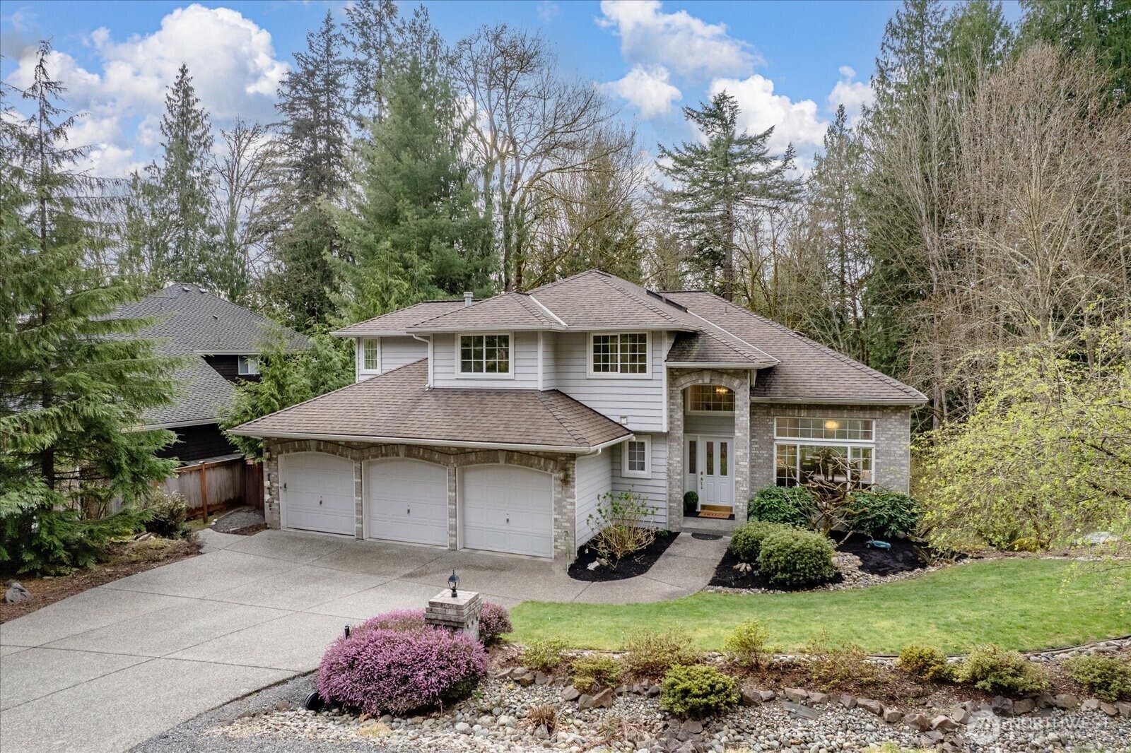 Property Photo:  17331  213th Avenue NE 6  WA 98077 