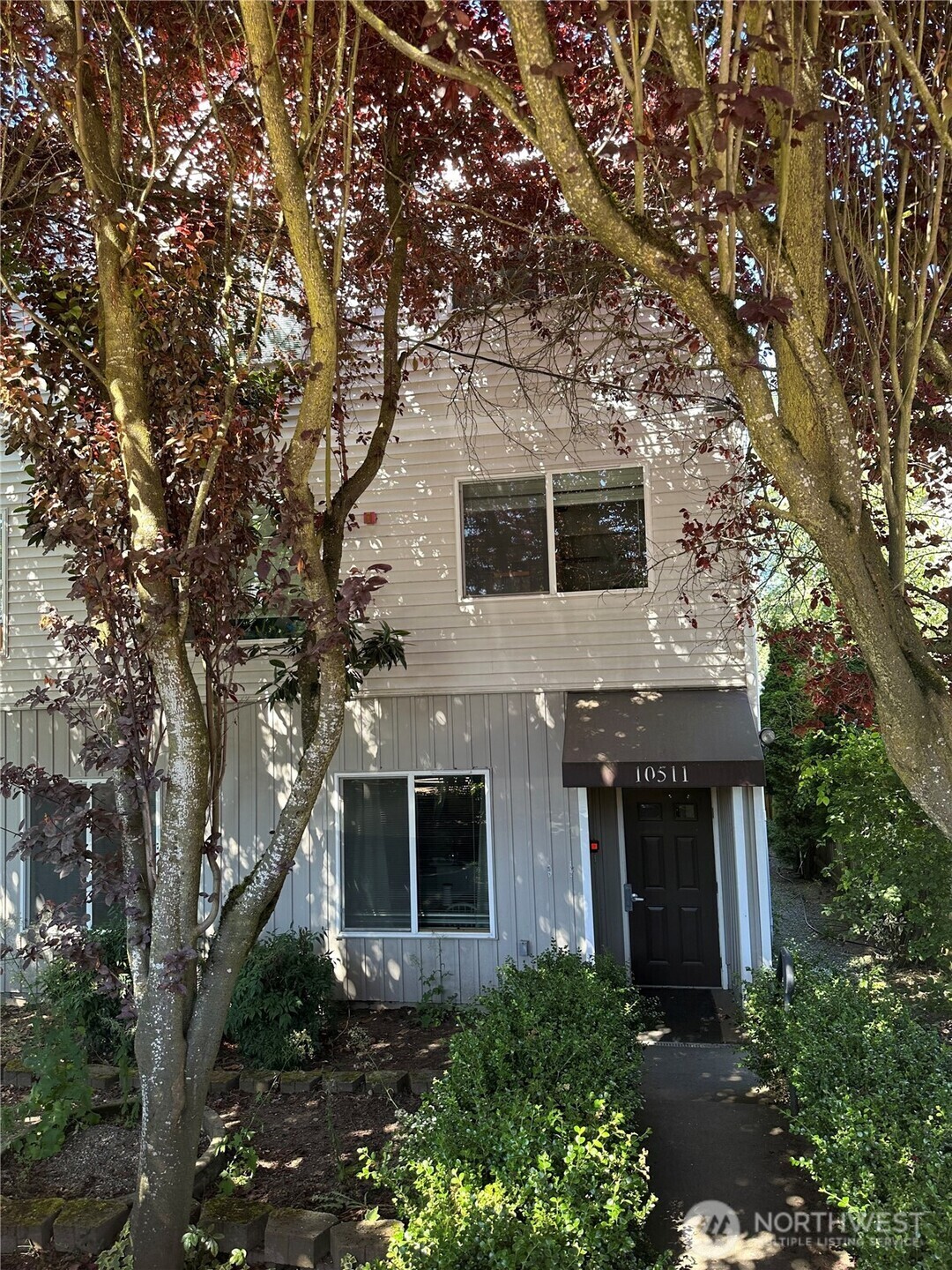 Property Photo: 10511 Midvale Avenue N 202 WA 98133