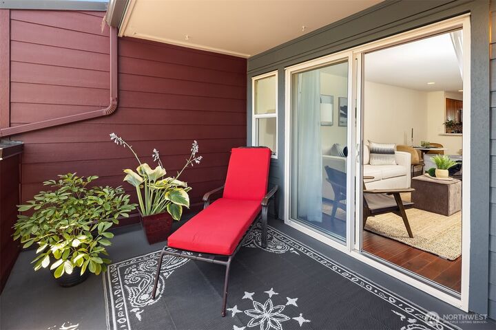 Property Photo:  15711  Waynita Way NE H106  WA 98011 