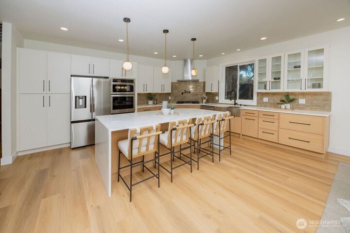 Property Photo: 14737 56th Avenue S WA 98168
