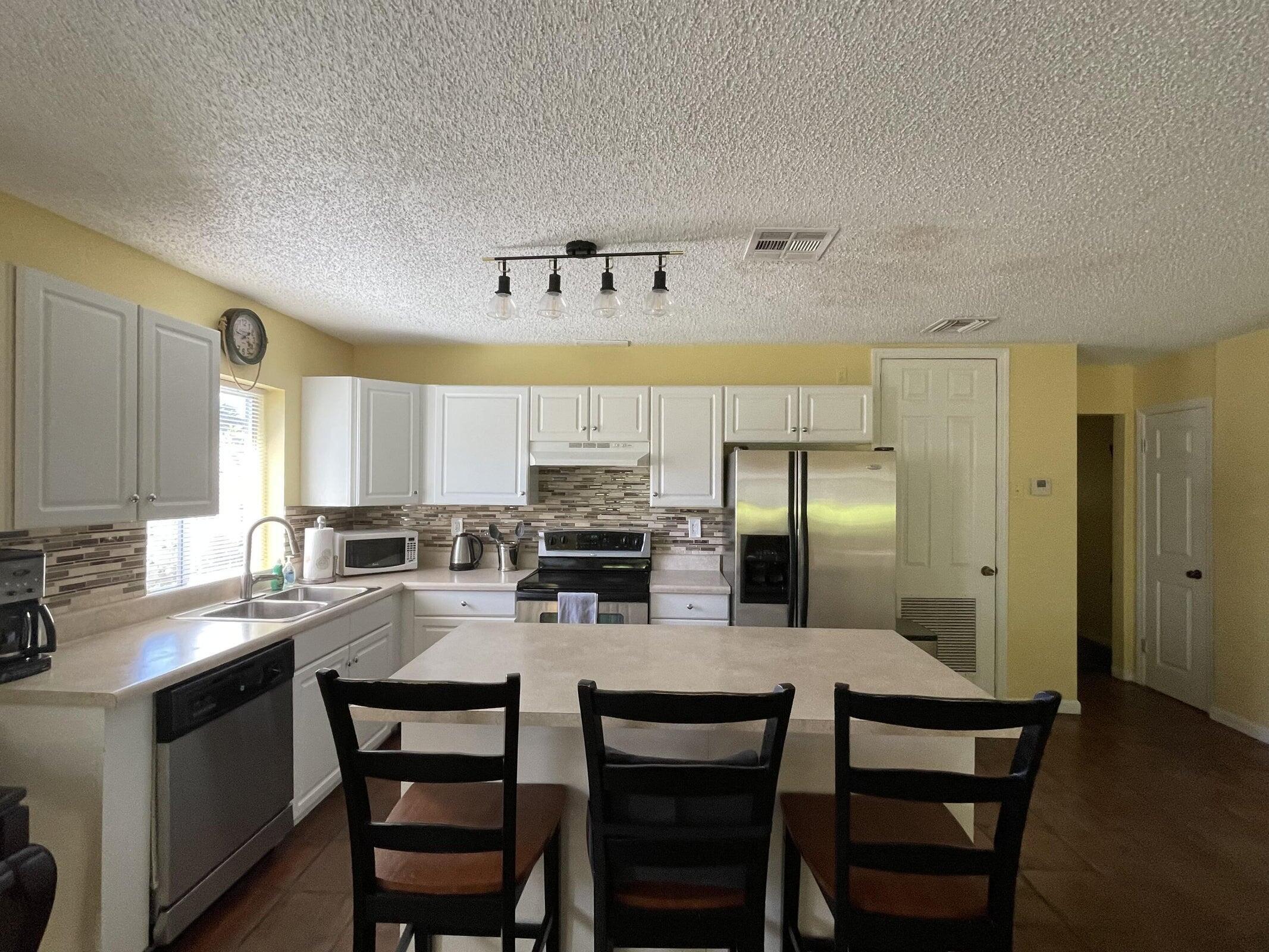 Property Photo: 801 NE 2nd Avenue FL 33444