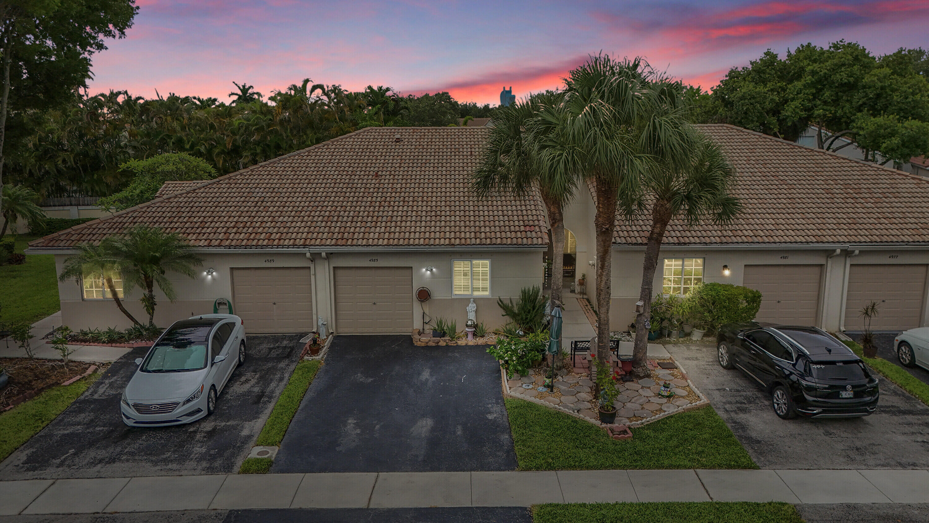 Property Photo: 4985 SW 32nd Terrace FL 33312