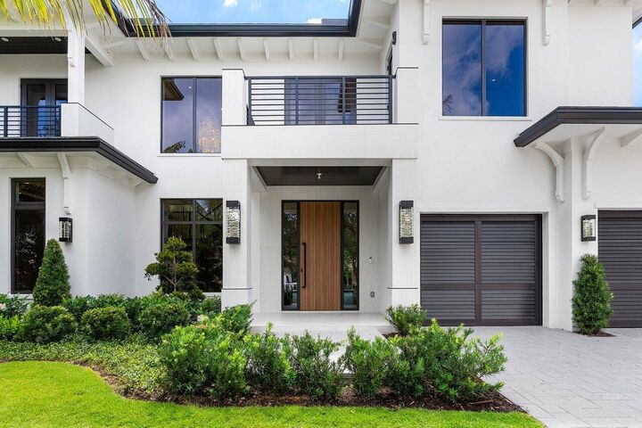 Property Photo: 1560 SW 6th Avenue FL 33486