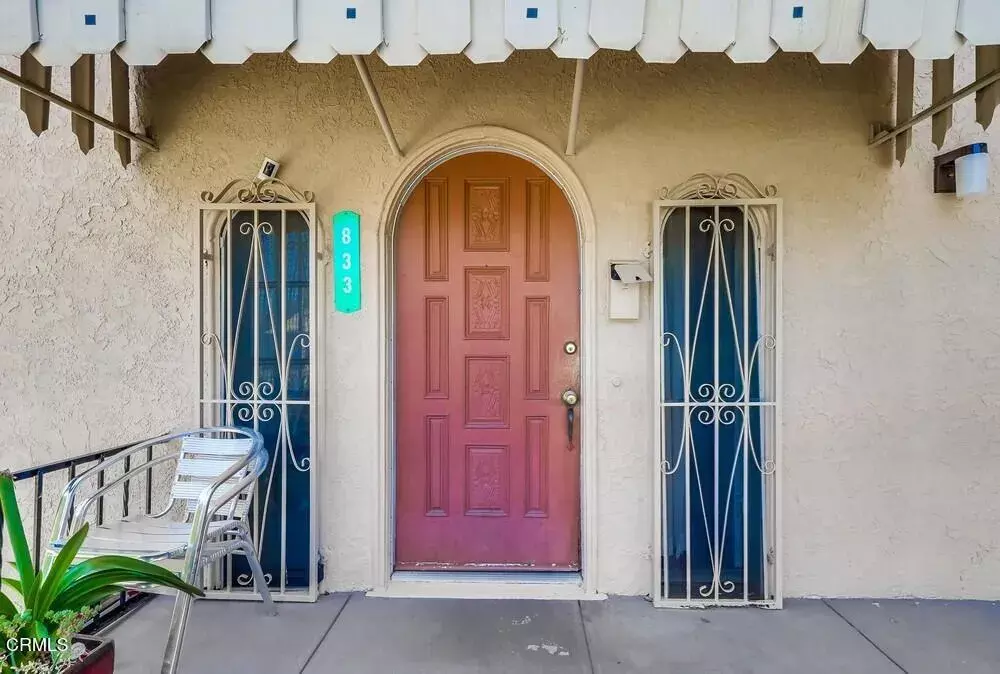 Property Photo: 833 Ridgewood Place North CA 90038