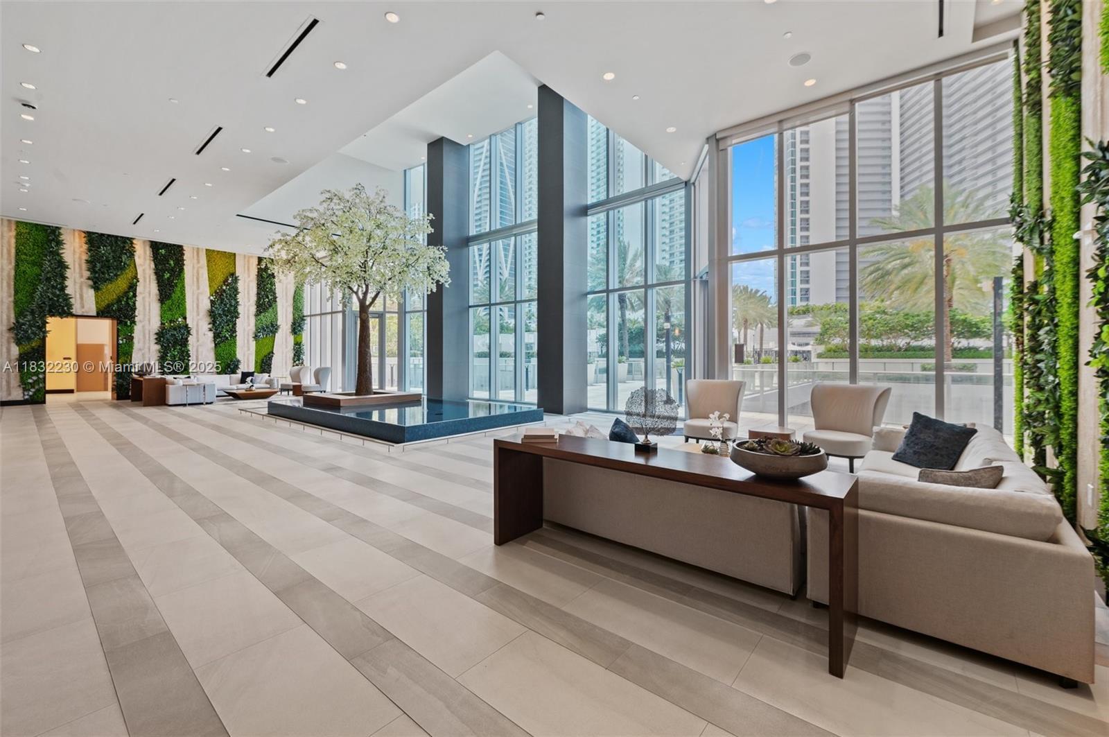 Property Photo: 851 NE 1st Ave 2809 FL 33132
