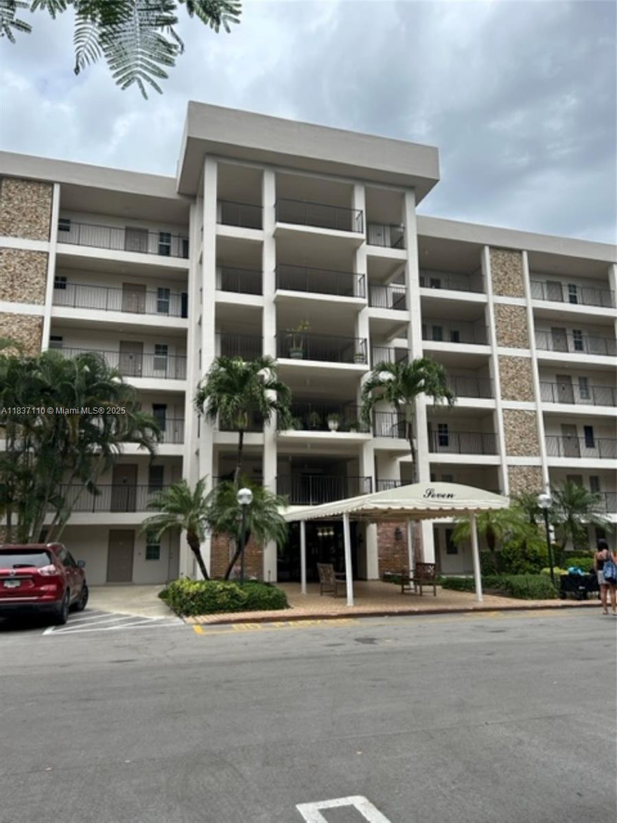 Property Photo: 2801 E Palm Aire Dr 607 FL 33069
