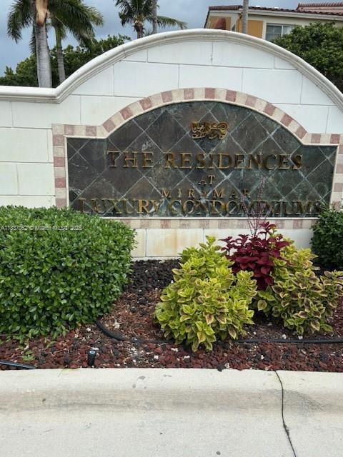 Property Photo:  2151 W Preserve Way 202  FL 33025 