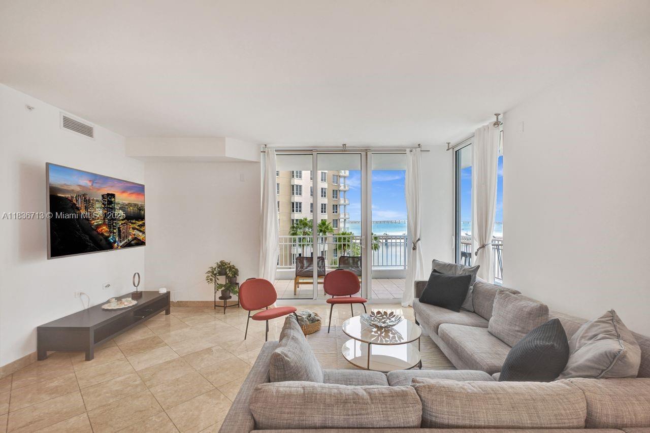Property Photo: 801 Brickell Key Blvd 601 FL 33131
