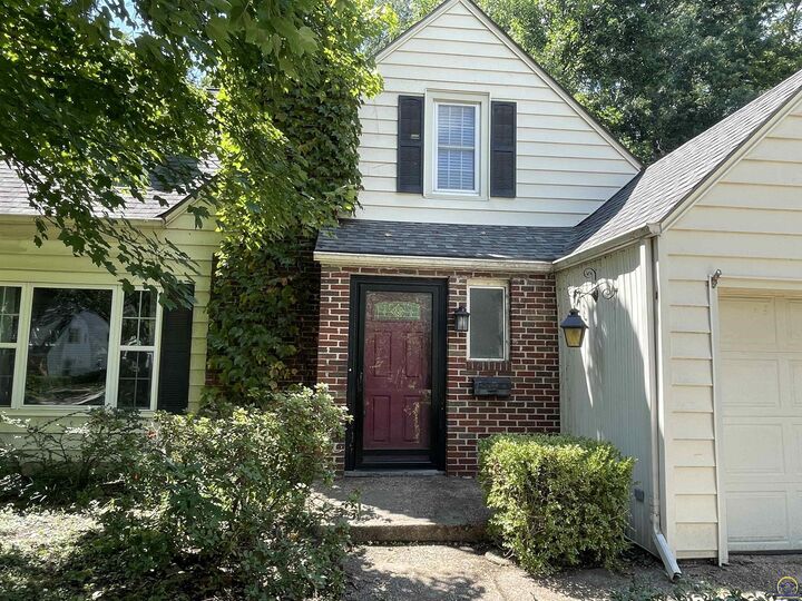 Property Photo: 1915 SW Webster Ave KS 66604