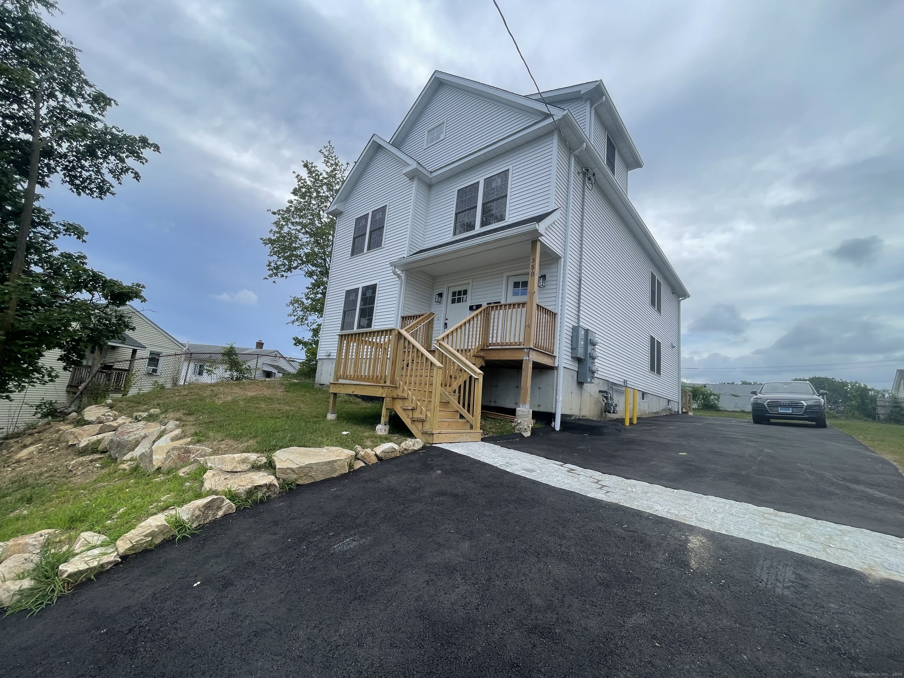 Property Photo: 350 Pleasantview Avenue 2nd/3rd Floor CT 06606