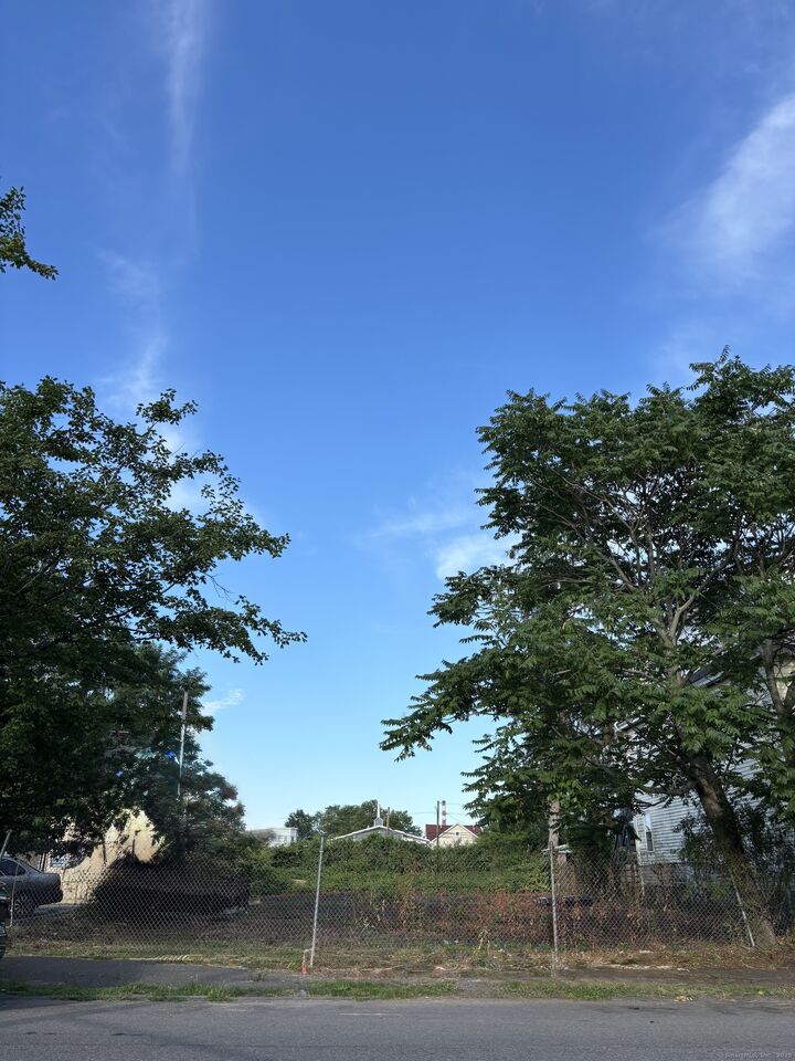 150 Clinton Avenue  Bridgeport CT 06605 photo