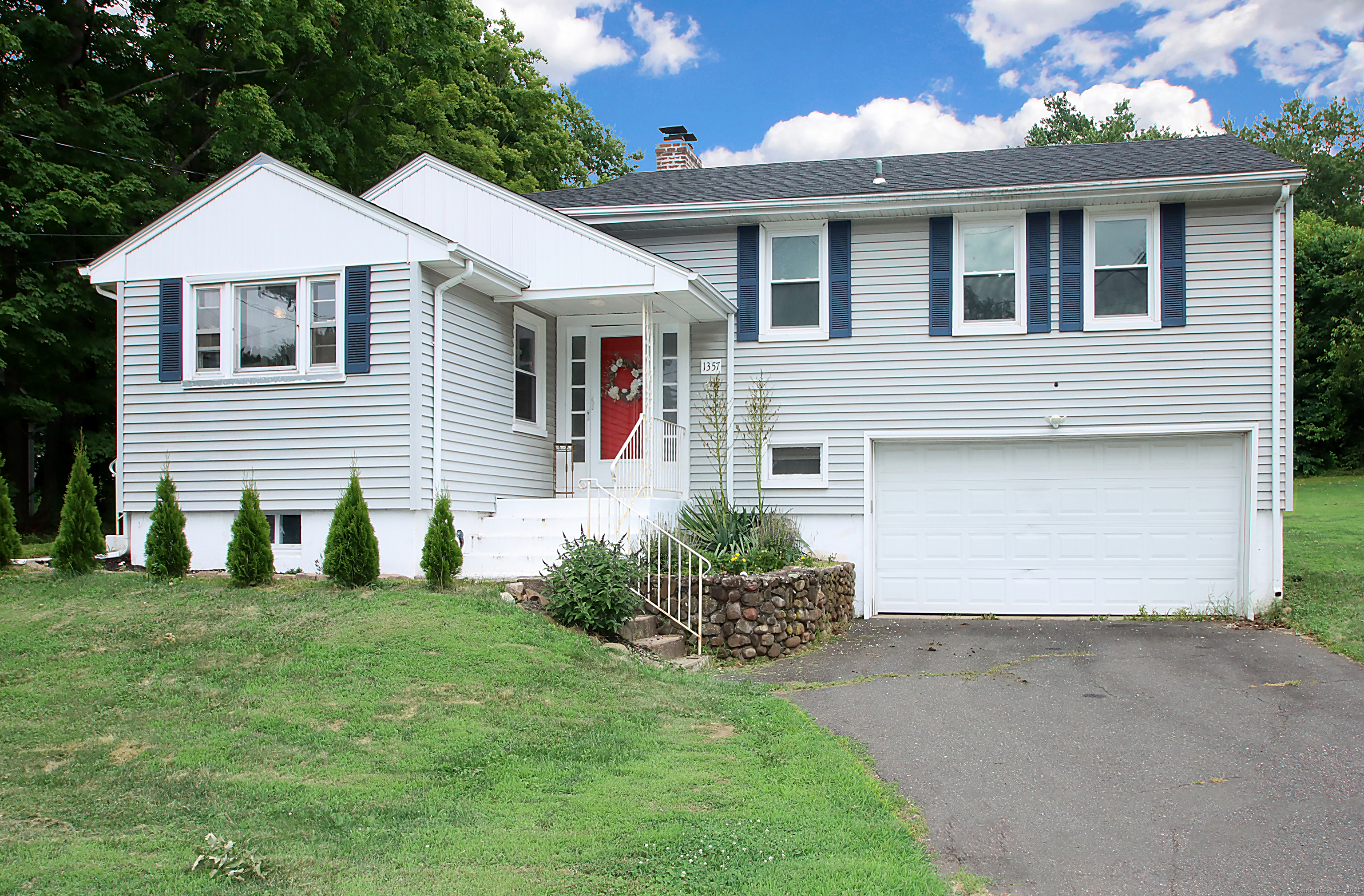 Property Photo: 1357 Meriden Avenue CT 06489