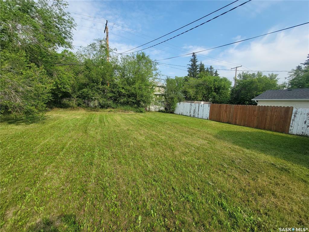 Property Photo: 862 109th Street SK S9A 2C9