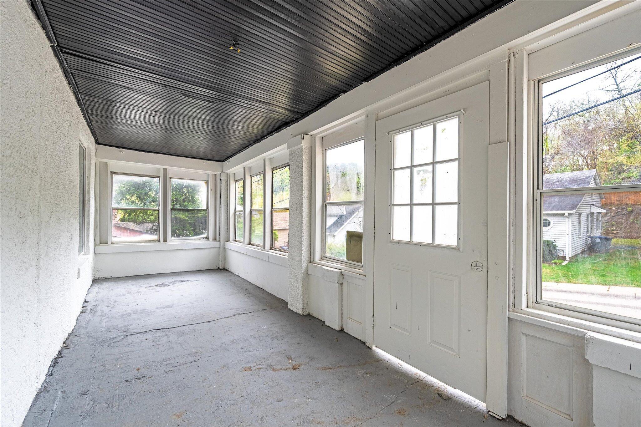 Property Photo: 122 E Angle Avenue IA 51503