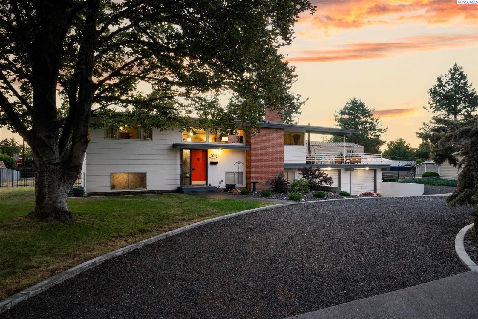 Property Photo: 2041 Davison Ave WA 99354