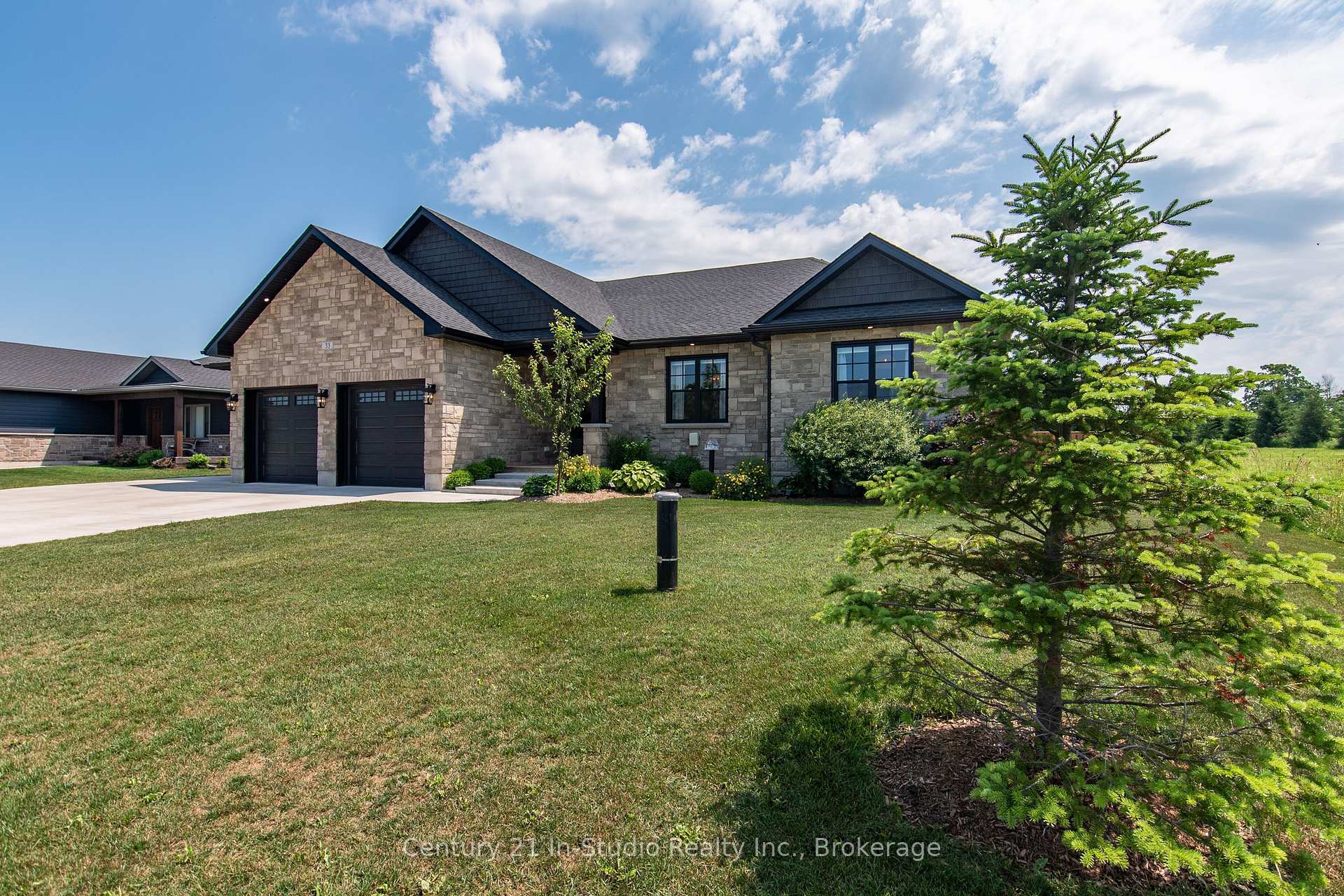 Property Photo:  33 Nickason Drive  ON N0H 1A0 