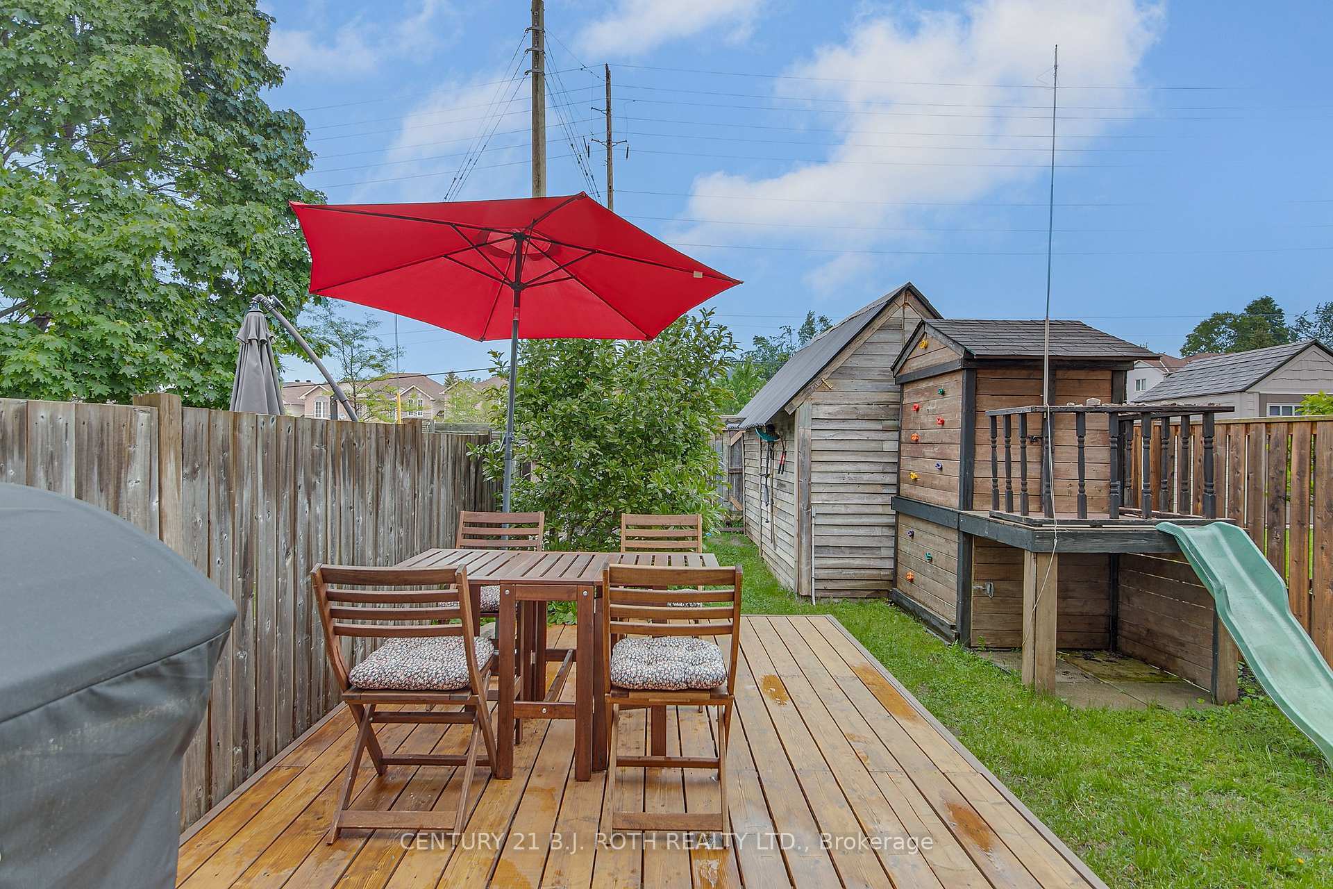 Property Photo:  93 Hawthorne Crescent  ON L4N 9Y8 