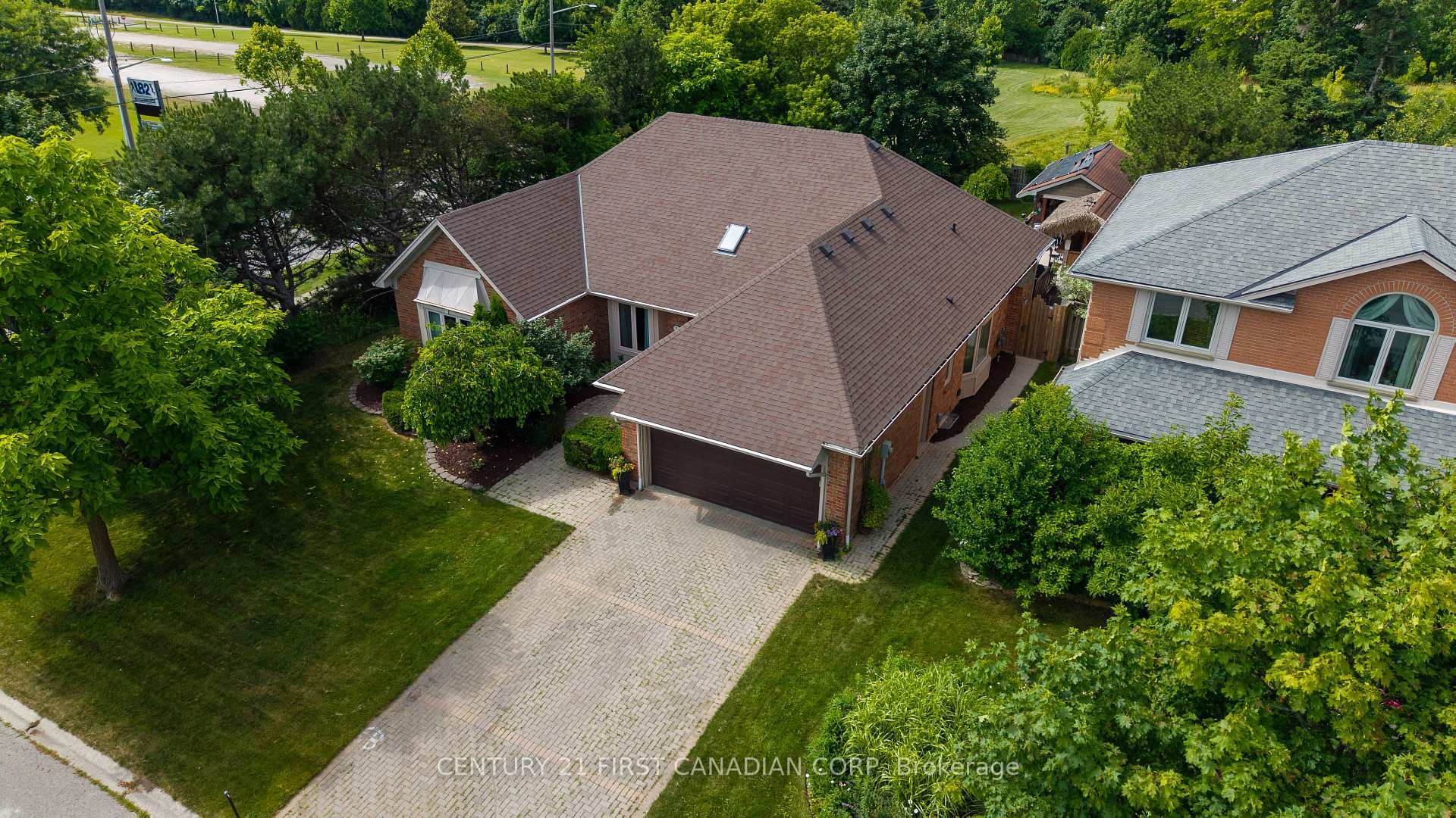 Photo de la propriété:  2 Longview Court  ON N6K 4J1 
