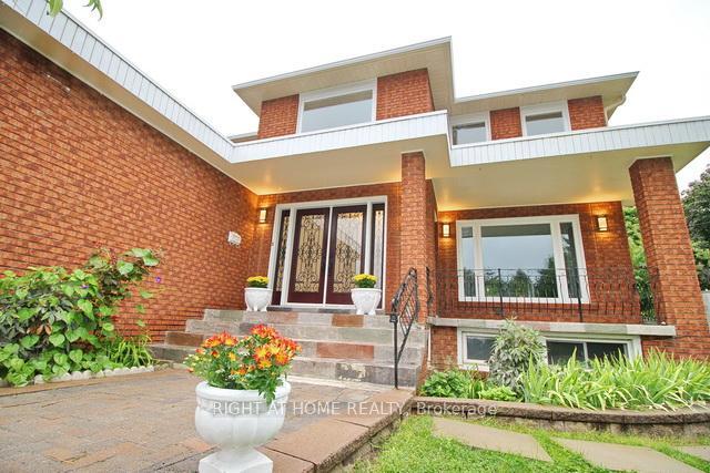 Property Photo:  304 Firglen Ridge  ON L4L 1N7 