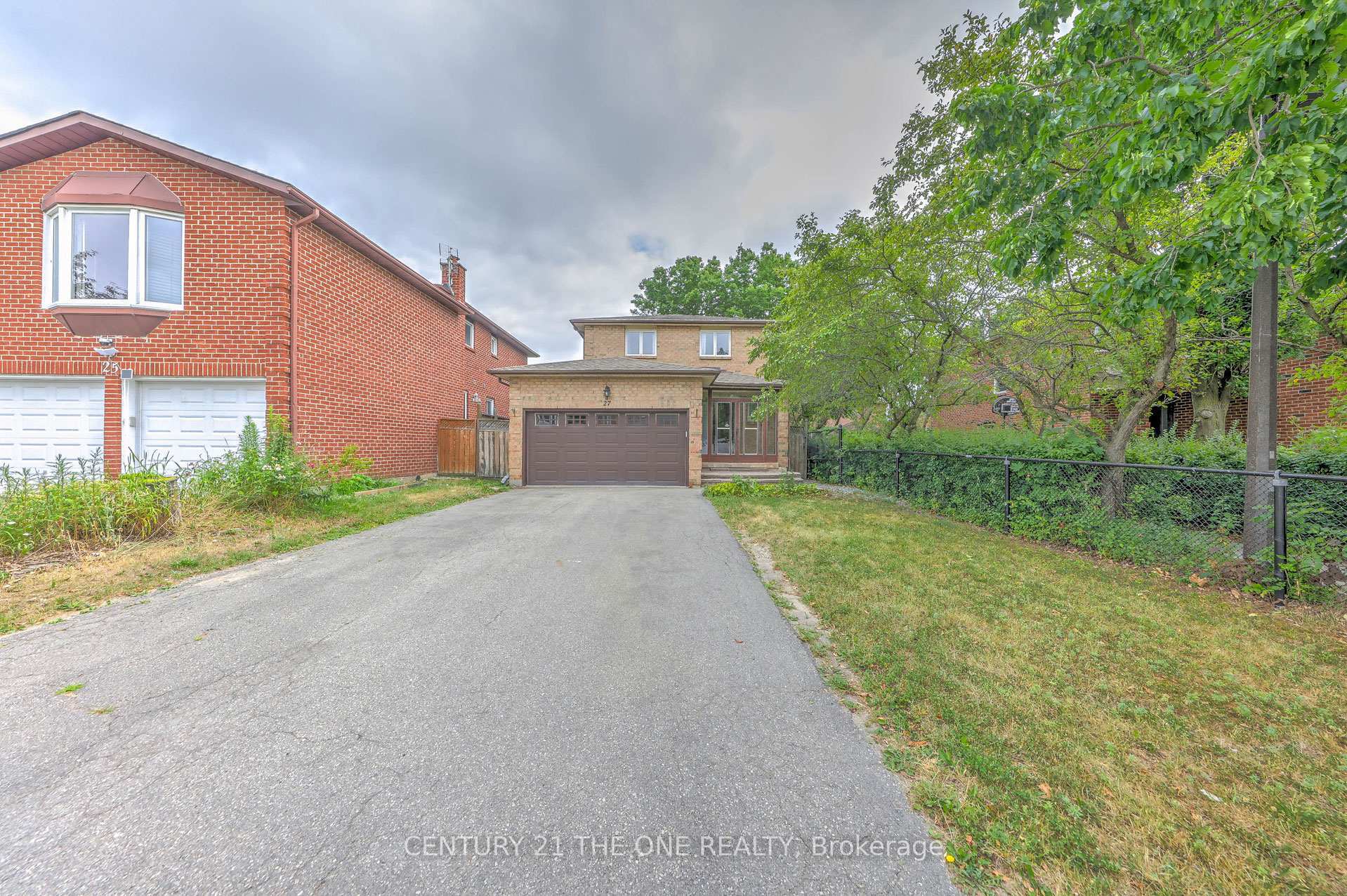 Property Photo:  27 Pugsley Avenue  ON L4C 8V2 