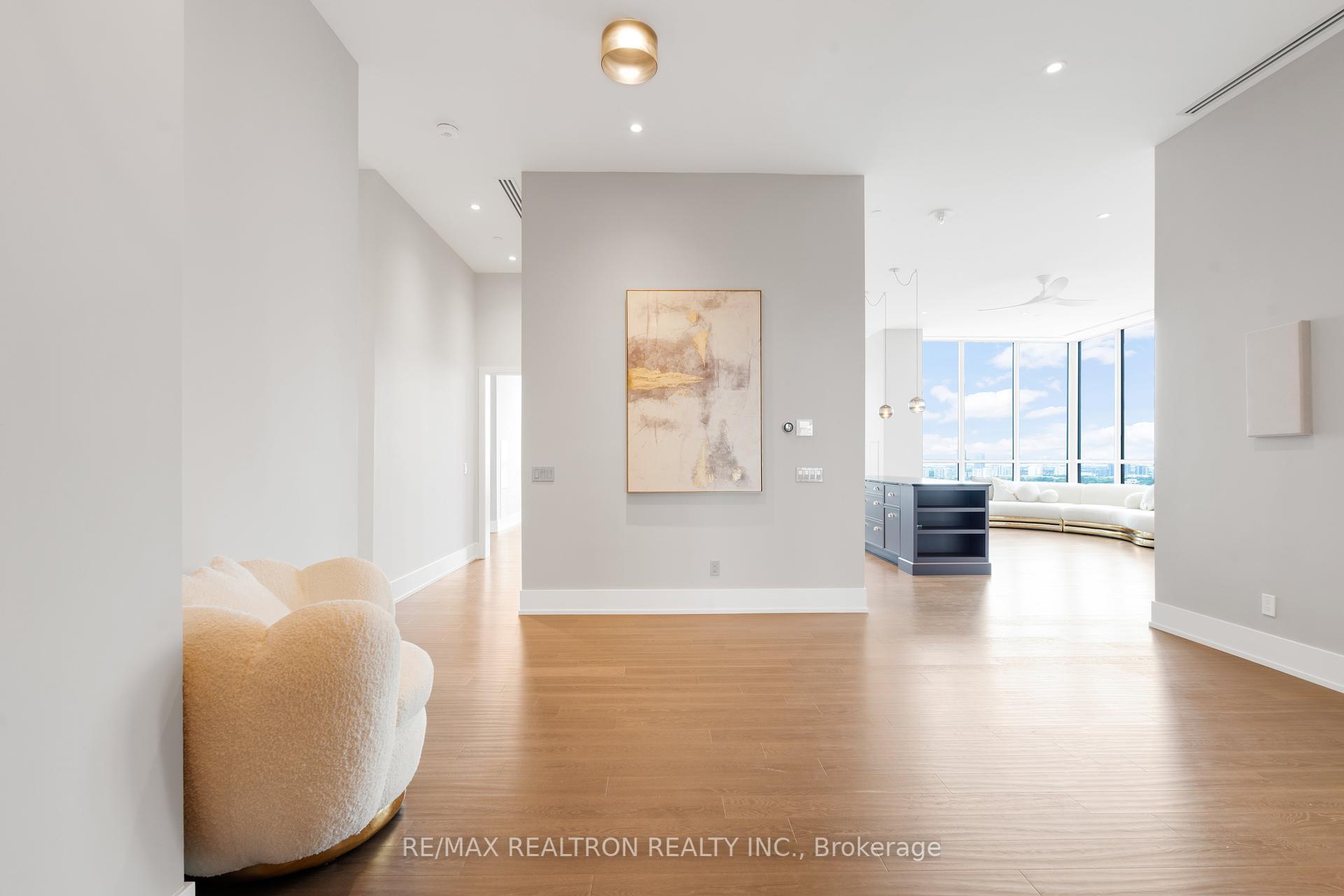 Property Photo: 1 Grandview Avenue Ph1 ON L3T 0G7
