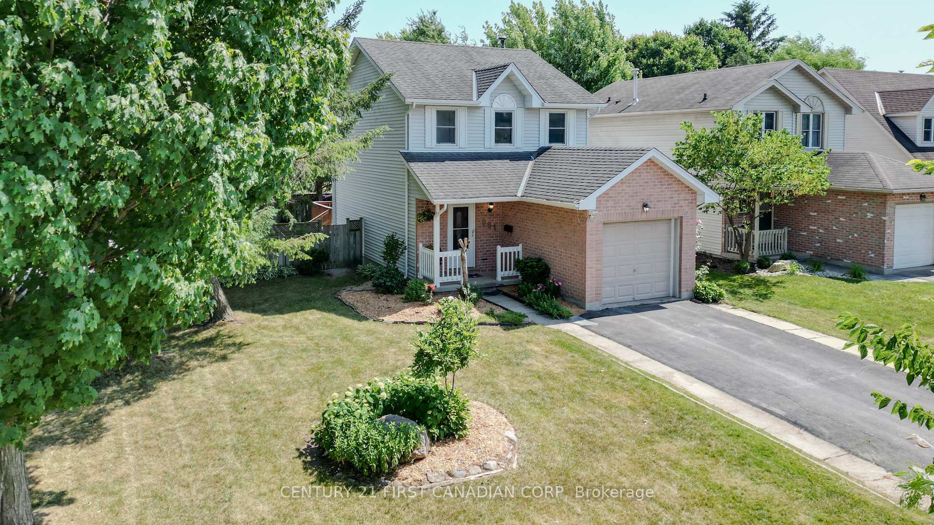 Property Photo: 961 Chippewa Drive ON N5V 4R2