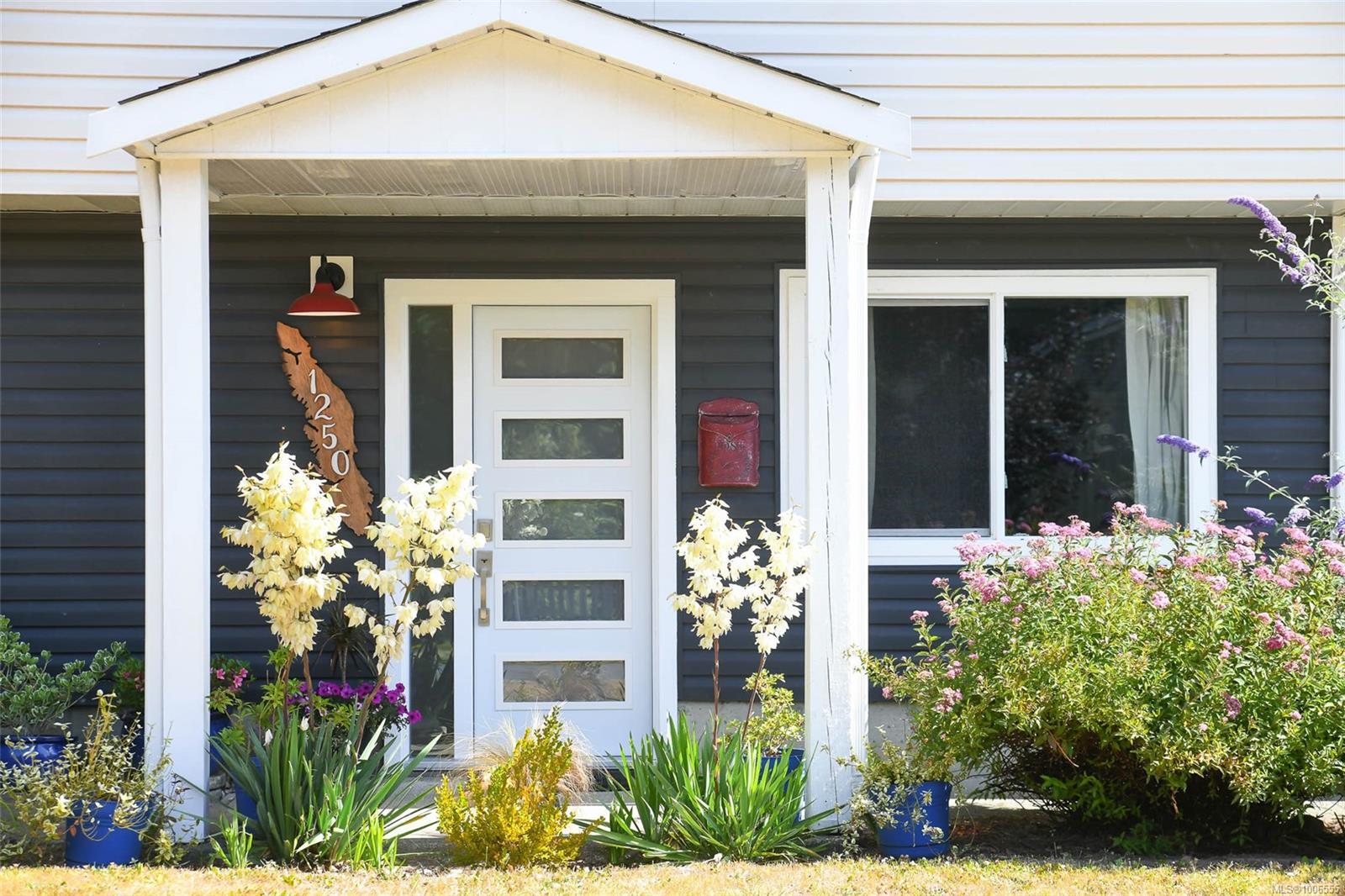 Property Photo: 1250 Hobson Ave BC V9N 6N9