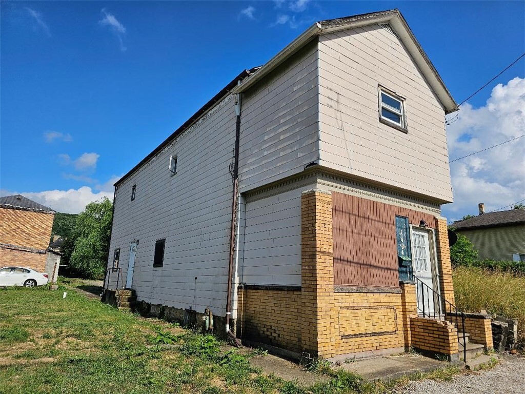 Property Photo: 1424 4th Avenue PA 15010