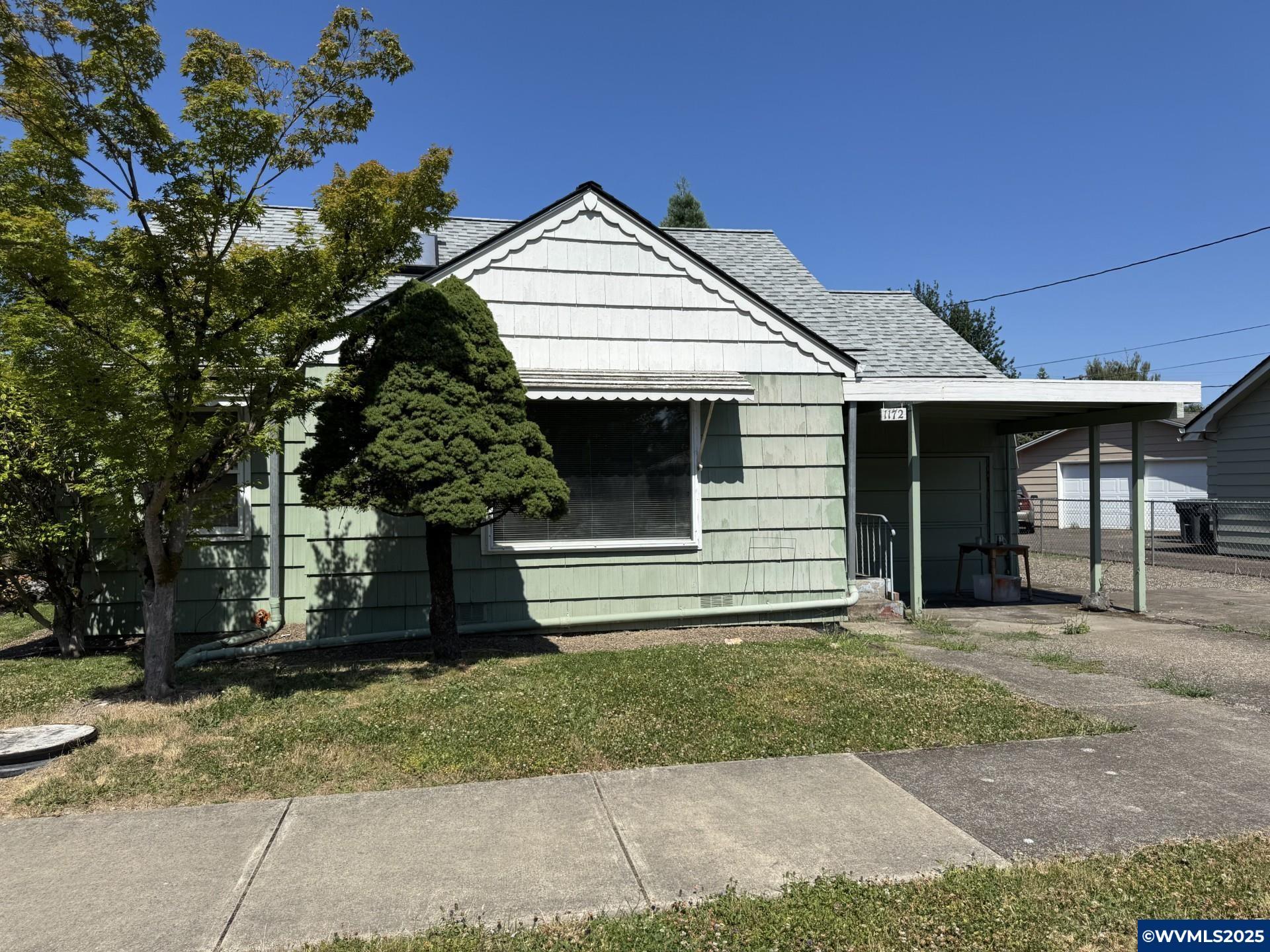 Property Photo: 1172 NW 10th St OR 97330