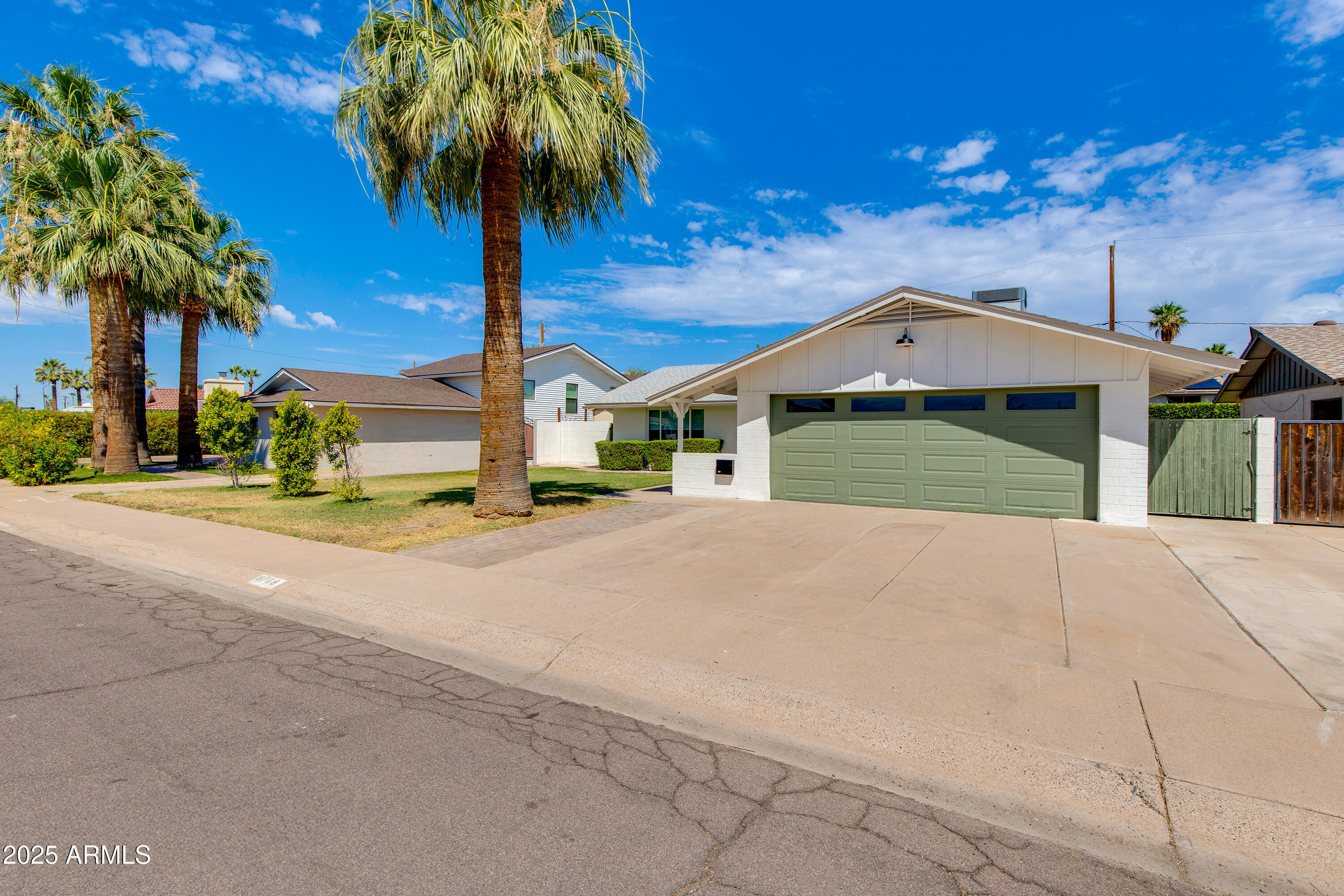 Property Photo: 8708 E Buena Terra Way AZ 85250