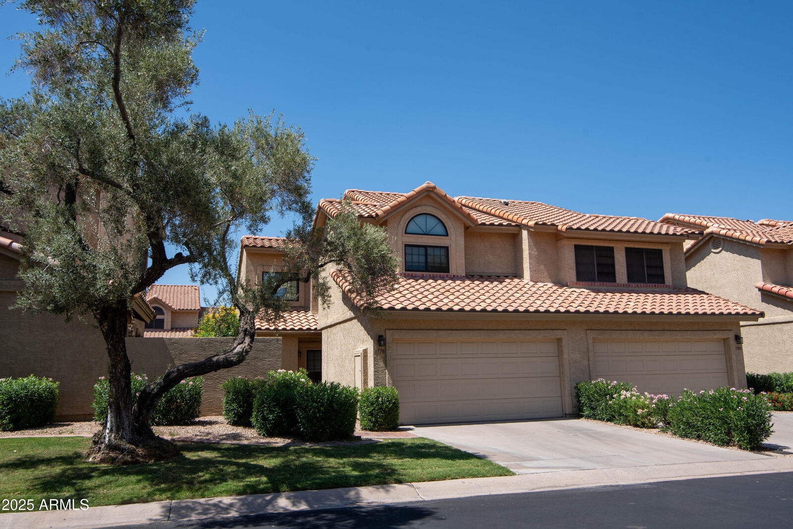 Property Photo: 7776 E Joshua Tree Lane AZ 85250