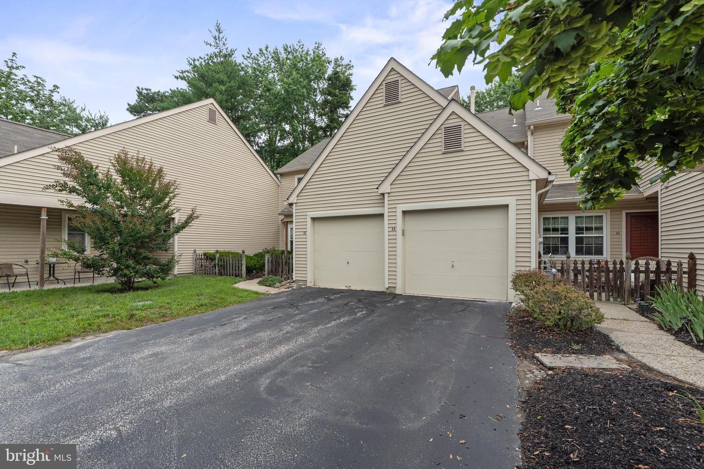 Property Photo:  44 Woodlake Drive  NJ 08053 