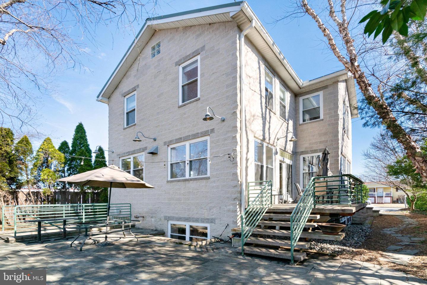 Property Photo: 2222 N Emerson Street VA 22207