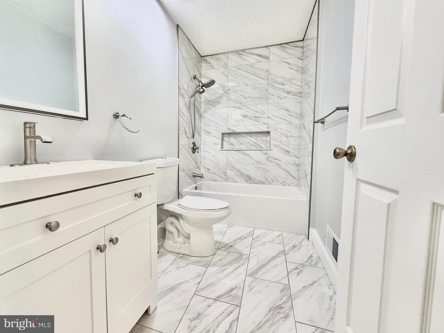 Property Photo: 11 Poillon Court NJ 08648