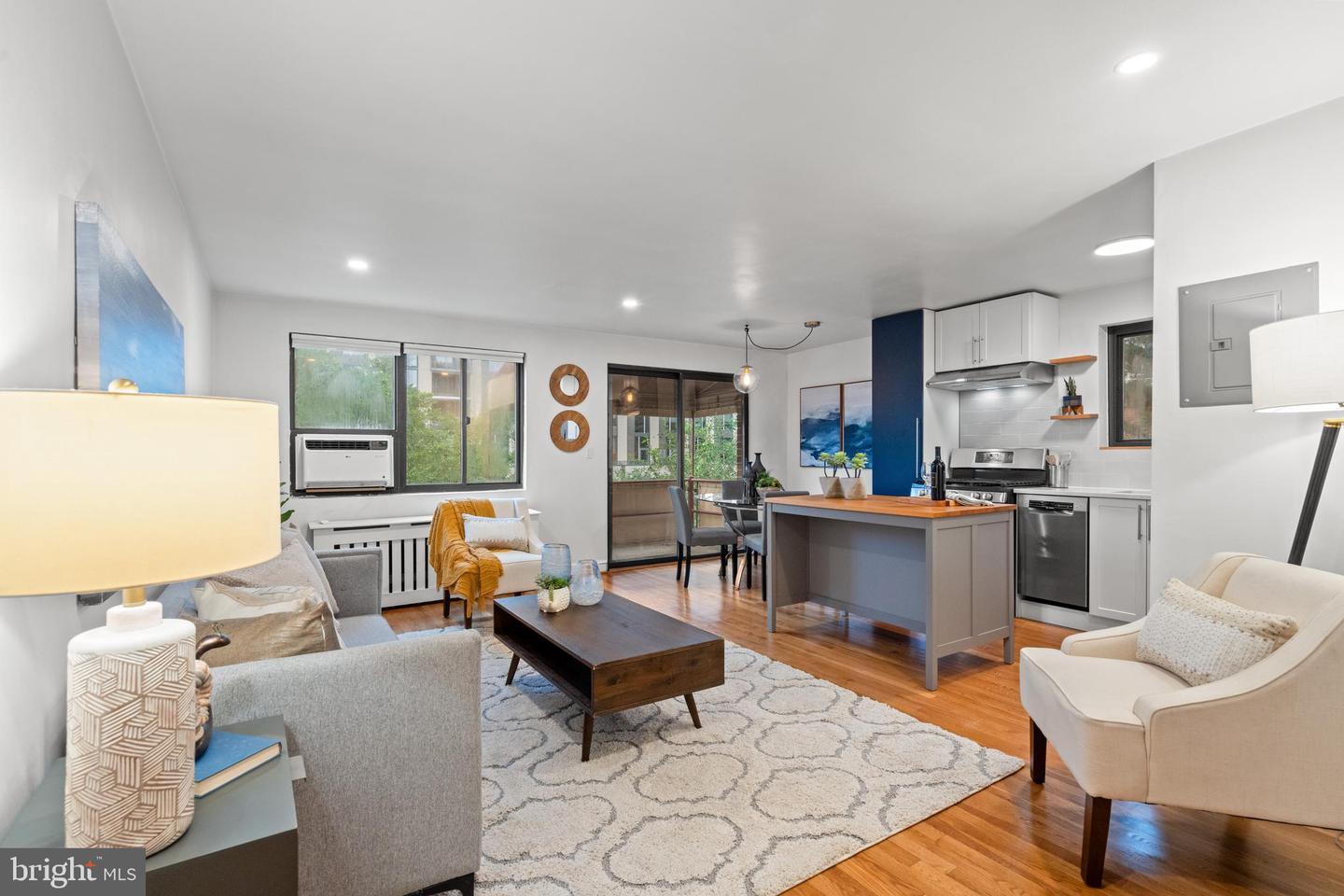 Property Photo: 1563 N Colonial Terrace 401-Z VA 22209