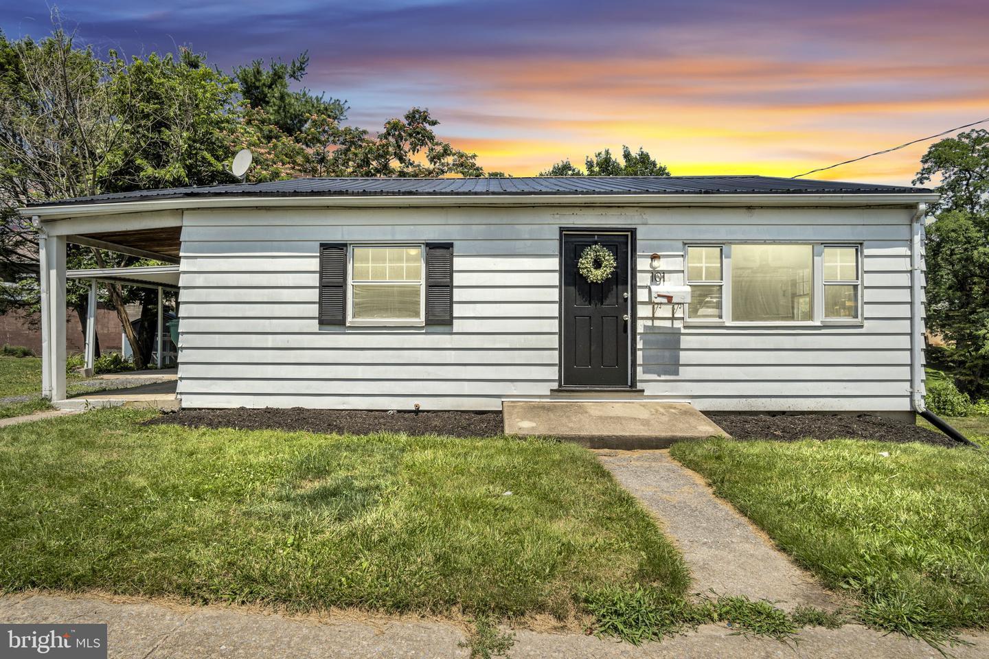 Property Photo: 101 E Perry Street PA 17025