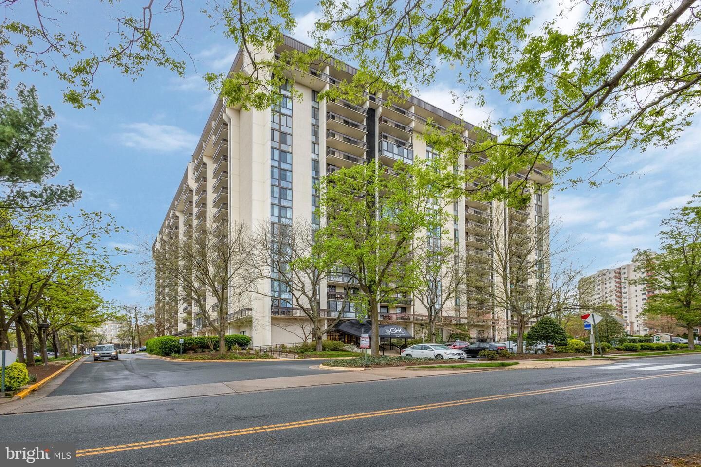 Property Photo: 5300 Holmes Run Parkway 417 VA 22304